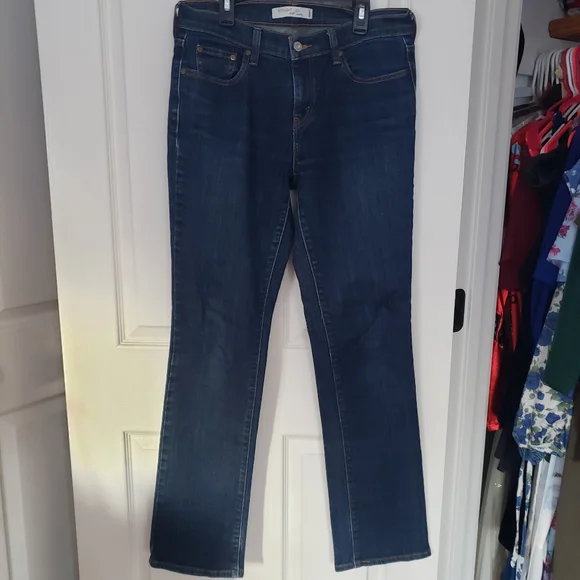 Levi's Women's Straight Leg Jeans - Picture 2 of 6